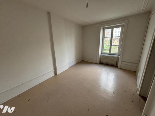 Immeuble de rapport à usage mixte (1 local & 6 appartements T2 et T3) situé à proximité du centre