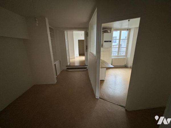 Immeuble de rapport à usage mixte (1 local & 6 appartements T2 et T3) situé à proximité du centre