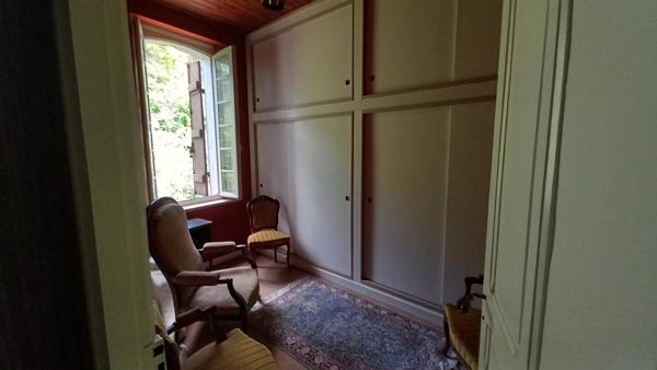 Maison en pierre 201m2, 4chambres, dépendances , parcelle 6ha