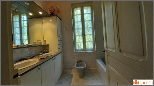 Maison en pierre 201m2, 4chambres, dépendances , parcelle 6ha