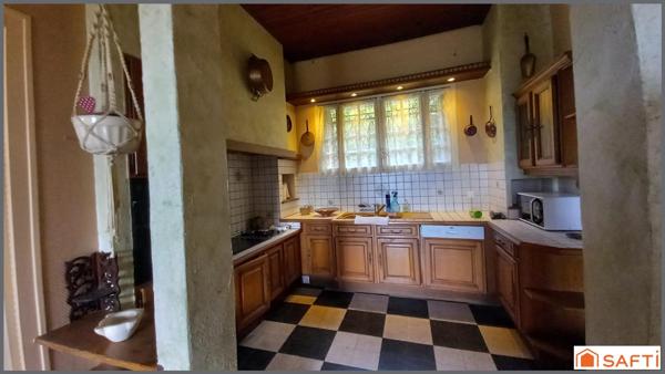 Maison en pierre 201m2, 4chambres, dépendances , parcelle 6ha