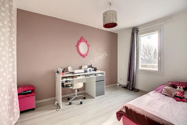 Maison T4 90 m² avec garage, beau jardin et piscine, secteur Nord au calme