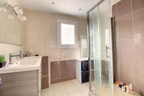 Maison T4 90 m² avec garage, beau jardin et piscine, secteur Nord au calme