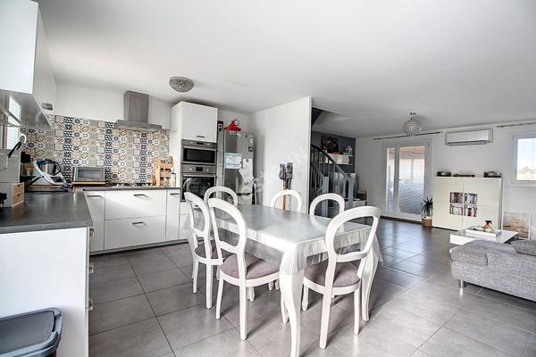 Maison T4 90 m² avec garage, beau jardin et piscine, secteur Nord au calme