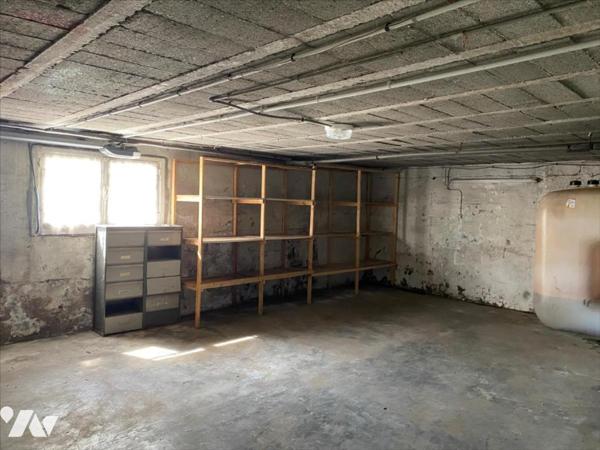 Maison de type 5 sur 2 h 11 a de terrain.