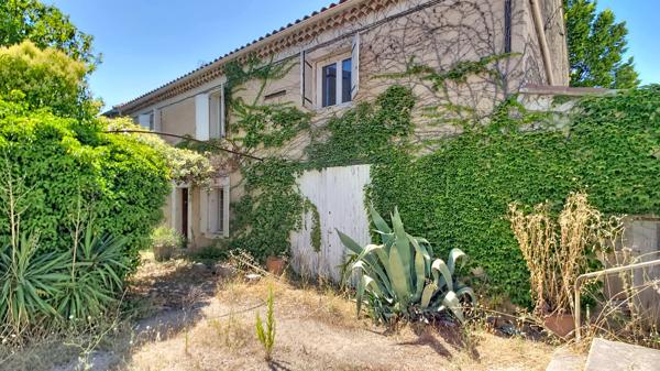 Carpentras ? Authentique mas en pierre avec fort potentiel sur 720 m² de terrain constructible