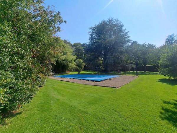 VILLA AVEC GRAND PARC ET PISCINE, SECTEUR EST