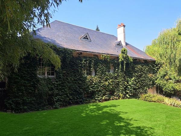 VILLA AVEC GRAND PARC ET PISCINE, SECTEUR EST