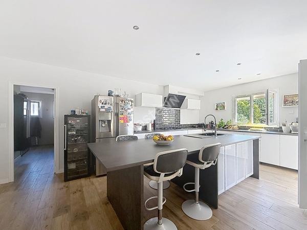 Maison La Ciotat avec studio et T2 indépendant, piscine, terrain
