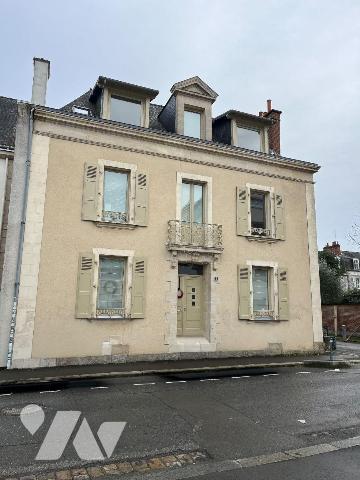 Au sein d'un quartier privilégié près du Thabor, à proximité du centre ville, du métro Jules Fe...