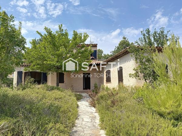 Maison 105 m² sur 1300 m² de terrain avec piscine et garage à Lorgues (83510)