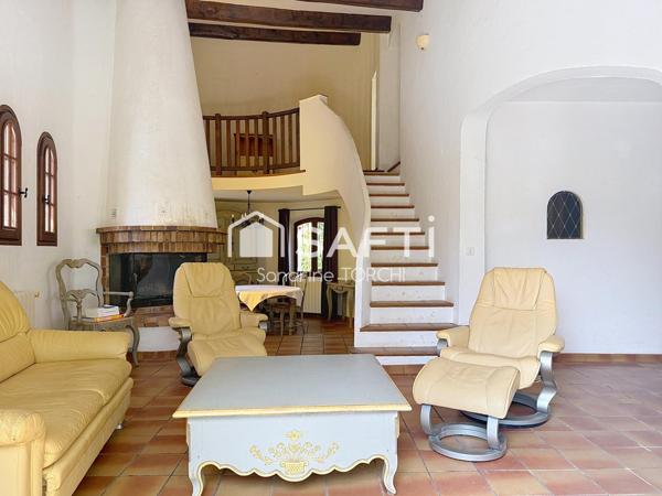 Maison 105 m² sur 1300 m² de terrain avec piscine et garage à Lorgues (83510)