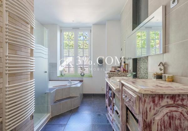 Maison 8 pièce(s) 4 chambre(s) 298 m²