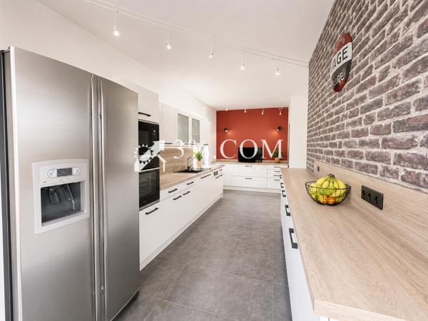 Maison 8 pièce(s) 4 chambre(s) 298 m²