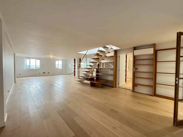 Lumineux appartement avec ascenseur et vue sur le port. La Rochelle