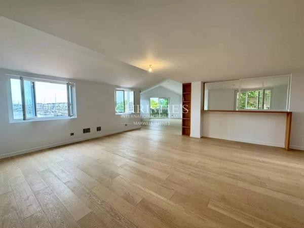 Lumineux appartement avec ascenseur et vue sur le port. La Rochelle