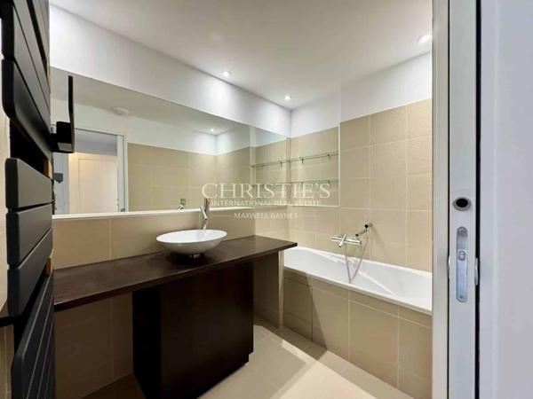 Lumineux appartement avec ascenseur et vue sur le port. La Rochelle