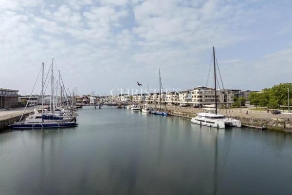 Lumineux appartement avec ascenseur et vue sur le port. La Rochelle