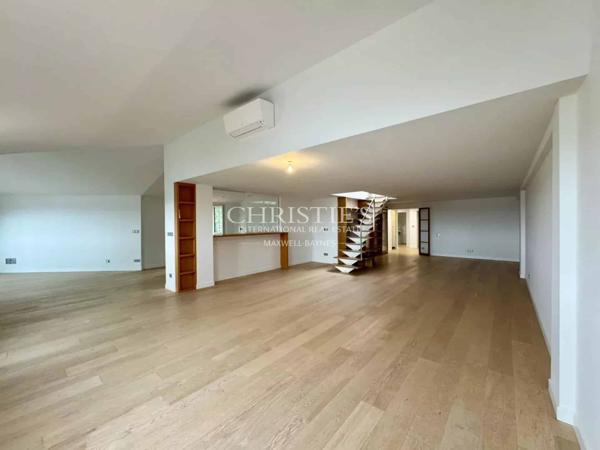 Lumineux appartement avec ascenseur et vue sur le port. La Rochelle