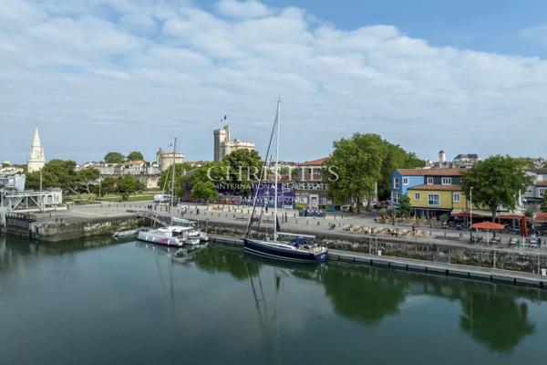 Lumineux appartement avec ascenseur et vue sur le port. La Rochelle