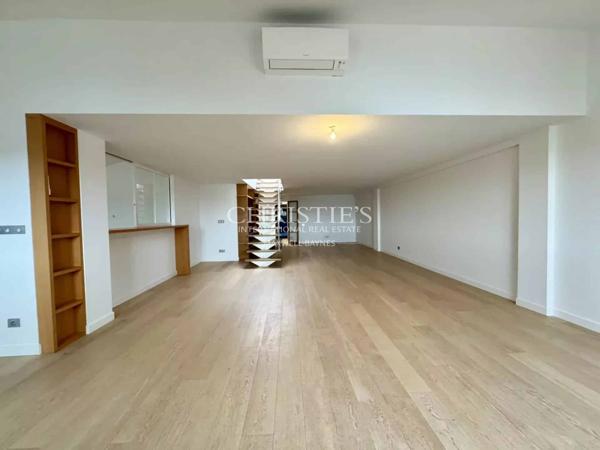 Lumineux appartement avec ascenseur et vue sur le port. La Rochelle