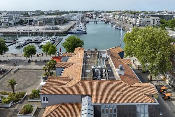Lumineux appartement avec ascenseur et vue sur le port. La Rochelle