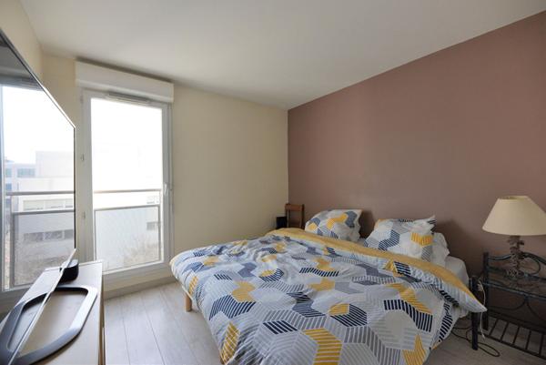 F4 de 86 m² Dernier étage + terrasse +pkg