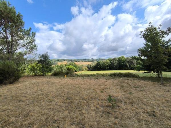 TERRAIN DE 1584m2 SUR LES HAUTEURS DE VERGT