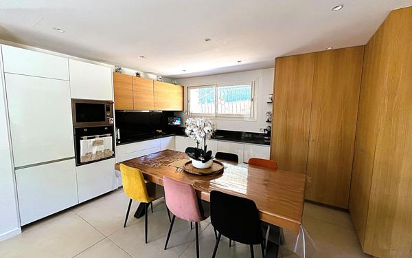 Maison à vendre    4 pièces •  Mougins