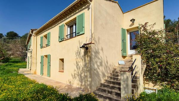 Maison  BANDOL T4  127 m²  avec garages et dépendances   595 000       690 000