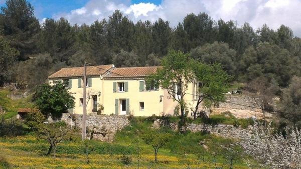 Maison  BANDOL T4  127 m²  avec garages et dépendances   595 000       690 000
