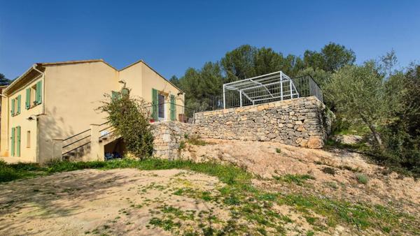 Maison  BANDOL T4  127 m²  avec garages et dépendances   595 000       690 000