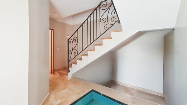 Maison  BANDOL T4  127 m²  avec garages et dépendances   595 000       690 000