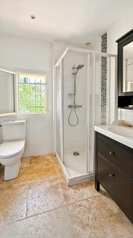 Maison  BANDOL T4  127 m²  avec garages et dépendances   595 000       690 000