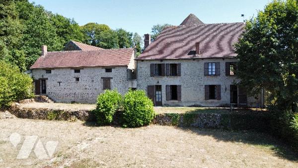 À proximité d’Aubusson – Propriété de caractère sur plus de 2,3 hectares