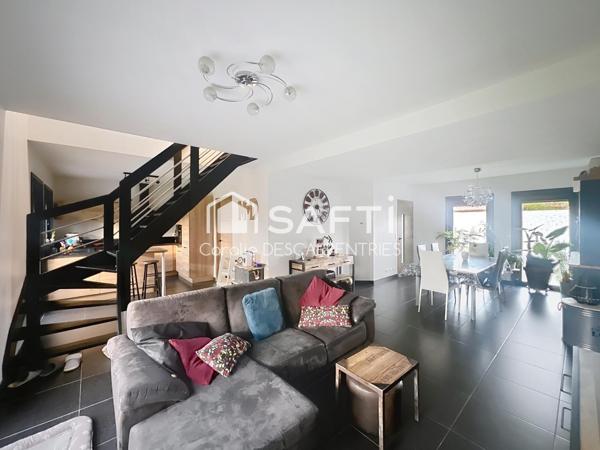 Maison individuelle - Semi plain pied - 4 chambres dont 1 suite parentale au RDC -