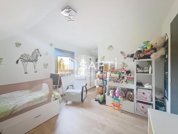 Maison individuelle - Semi plain pied - 4 chambres dont 1 suite parentale au RDC -