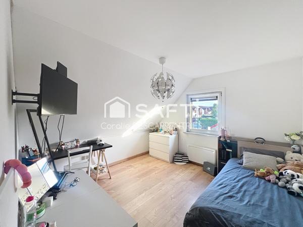 Maison individuelle - Semi plain pied - 4 chambres dont 1 suite parentale au RDC -