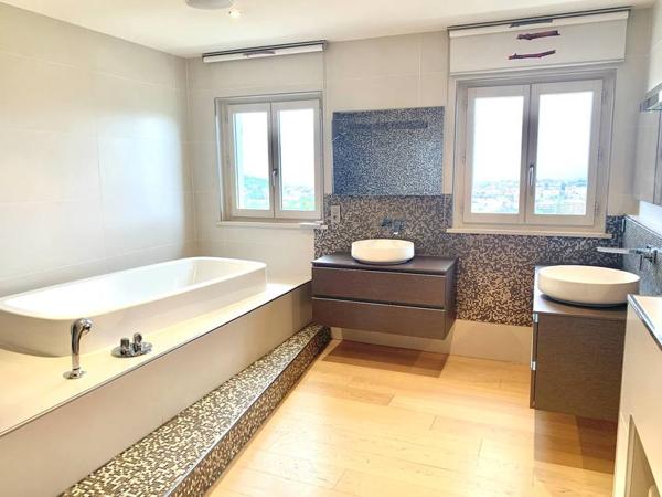 Chamalières, Maison de 310 m 2 de 2 635 € CC