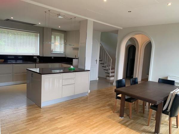 Chamalières, Maison de 310 m 2 de 2 635 € CC