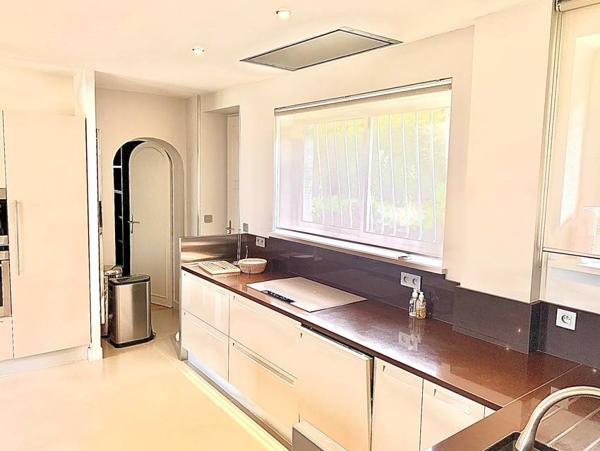 Chamalières, Maison de 310 m 2 de 2 635 € CC