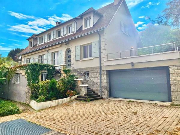 Chamalières, Maison de 310 m 2 de 2 635 € CC