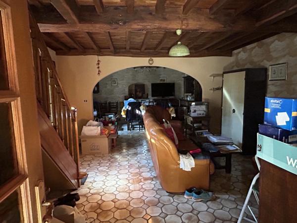 ENNEZAT maison de 114 m2 avec grange et dépendances