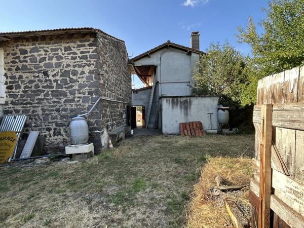 ENNEZAT maison de 114 m2 avec grange et dépendances