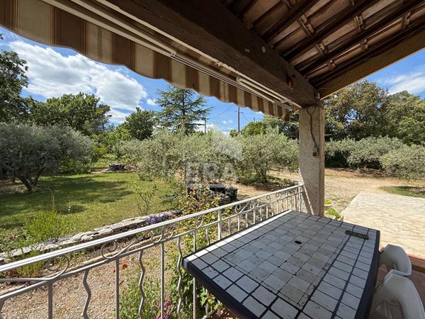 A VENDRE SAINT MAXIMIN LA SAINTE BAUME MAISON T5 DE 100 M² SUR 1975 M² DE JARDIN GARAGE PISCINE.
