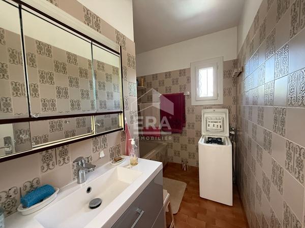 A VENDRE SAINT MAXIMIN LA SAINTE BAUME MAISON T5 DE 100 M² SUR 1975 M² DE JARDIN GARAGE PISCINE.