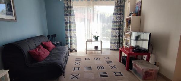 Maison de ville avec jardins, terrasse, cuisine d'été et garage