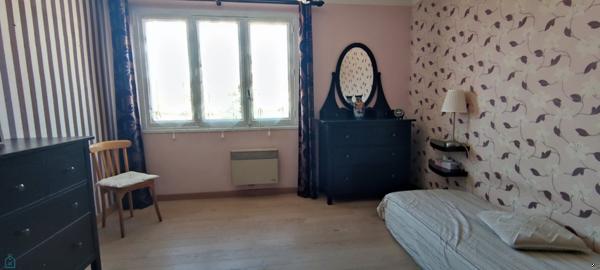 Maison de ville avec jardins, terrasse, cuisine d'été et garage