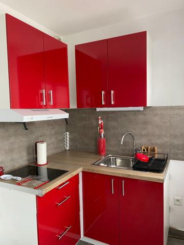 MAGNIFIQUE Studio de 26,50 m² en dernier étage, à 1 mn du RER