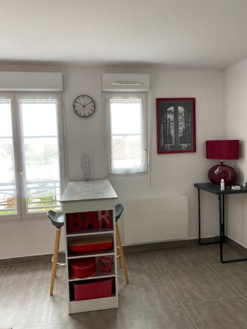 MAGNIFIQUE Studio de 26,50 m² en dernier étage, à 1 mn du RER